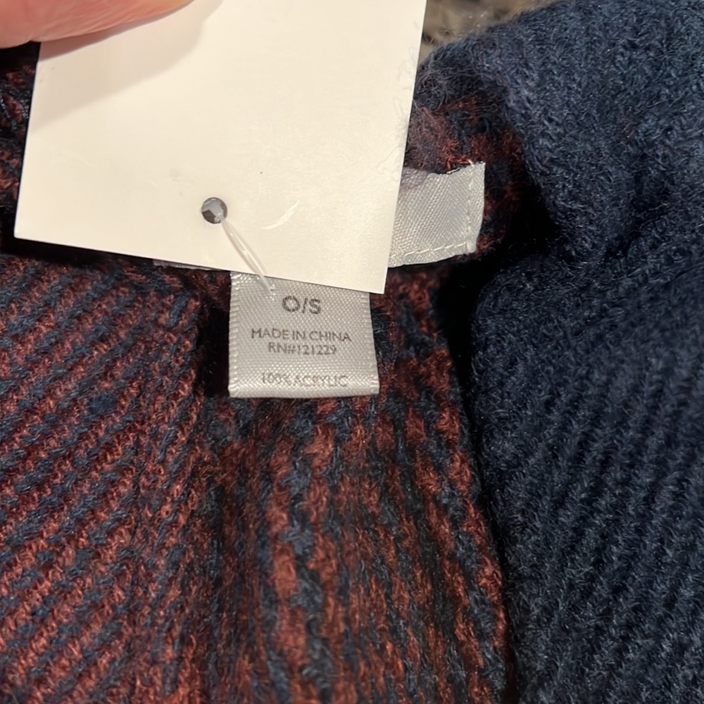 H Halston Ruana - Picture 10 of 10